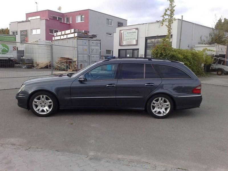 Gebraucht Mercedes E350 Avantgarde 292 PS (214 kW) 2009 Grau Kombi