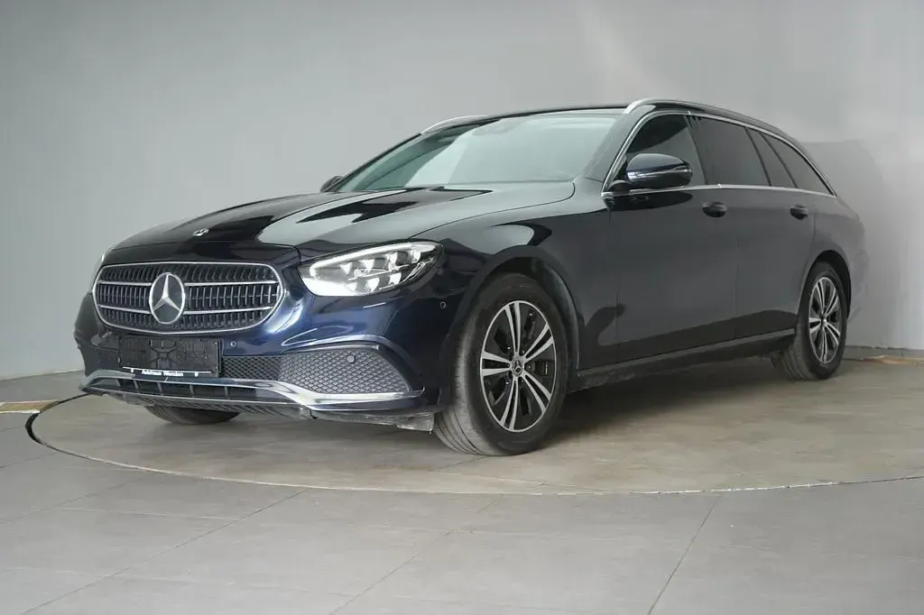 Gebraucht Mercedes E300 Avantgarde 265 PS (194 kW) 2023 Schwarz Limousine