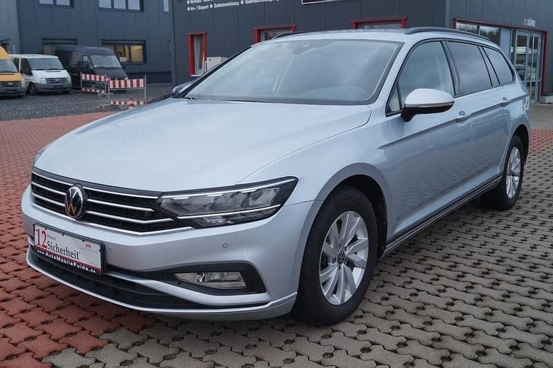 Scale silver metallic Gebraucht 2023 VW Passat Conceptline Kombi | 23.990 € (Superpreis) - Bild 1/4