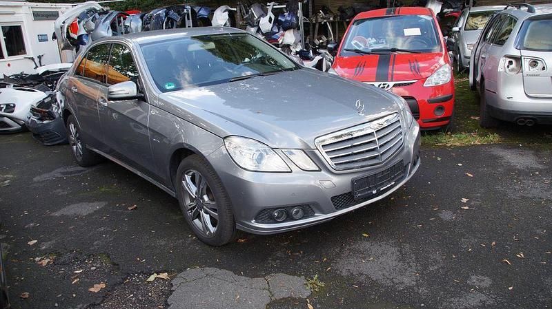 Gebraucht Mercedes E200 184 PS (135 kW) 2010 Silber Limousine