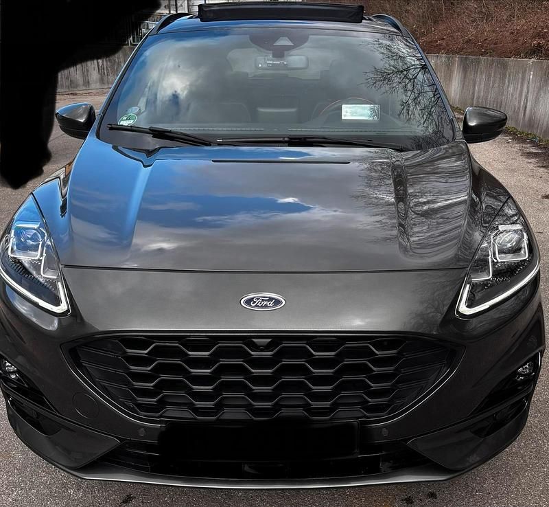 Gebraucht Ford Kuga ST-Line X 152 PS (111 kW) 2022 Grau SUV