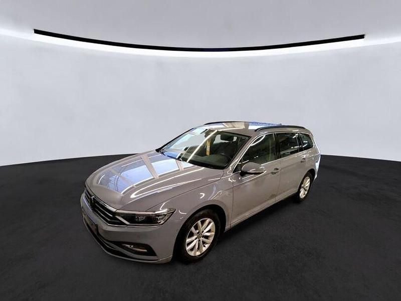 Gebraucht VW Passat 150 PS (110 kW) 2023 Mondsteingrau Kombi