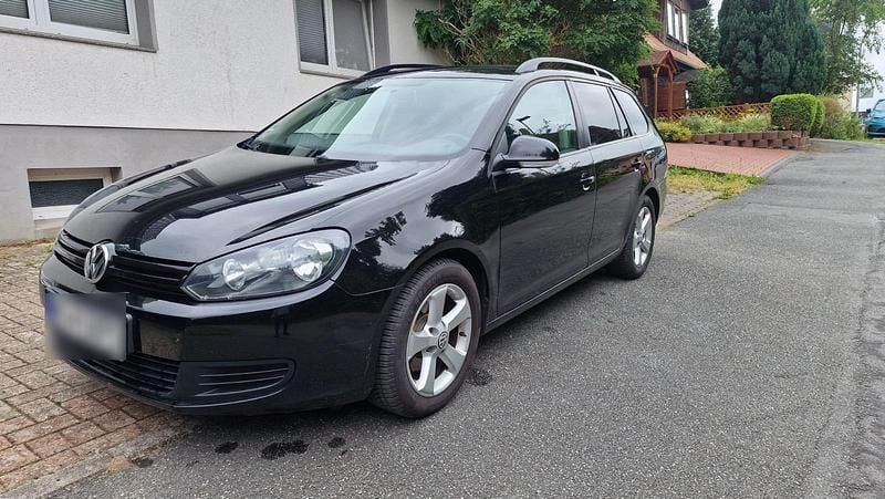 Gebraucht VW Golf VI 105 PS (77 kW) 2011 Schwarz Kleinwagen