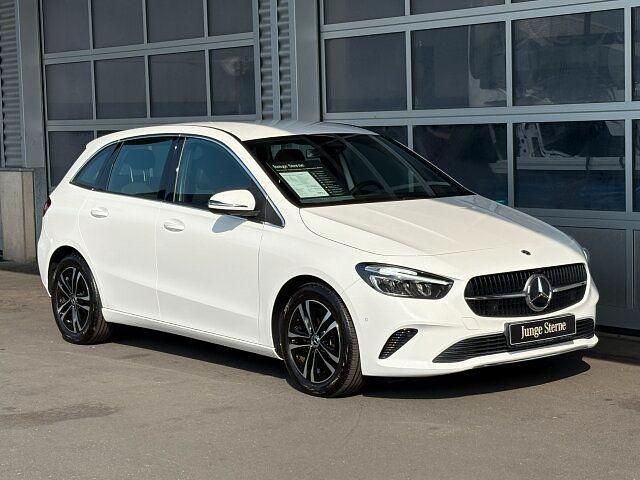 Unilack polarweiß Gebraucht 2024 Mercedes B200 Van / Kleinbus | 31.950 € (Etwas zu teuer) - Bild 1/4
