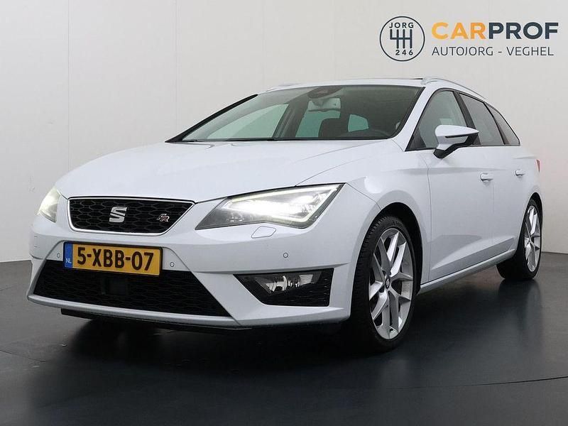 Weiß Gebraucht 2014 Seat Leon ST Business Kombi | 12.295 € (Teuer) - Bild 1/4