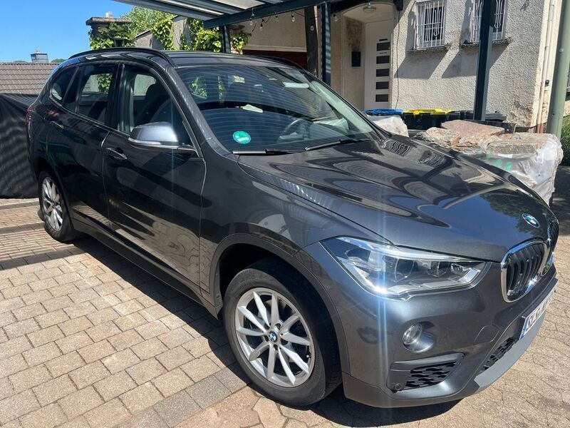 Grau Gebraucht 2018 BMW X1 Advantage SUV | 18.799 € (Fairer Preis) - Bild 1/4