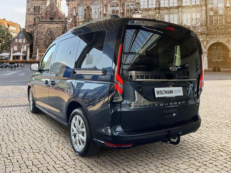 Neu Ford Tourneo Titanium 150 PS (110 kW) 2025 Cyclone midnight blue Van / Kleinbus
