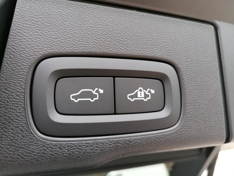 Gebraucht Volvo XC60 Plus 398 PS (292 kW) 2023 Silver dawn SUV