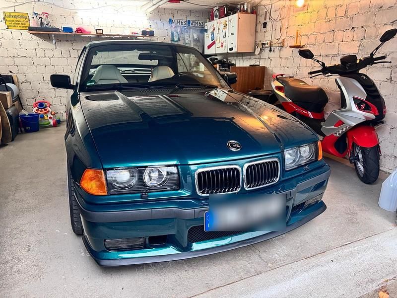 Grün Gebraucht 1996 BMW 318 Cabriolet M Sport Cabrio | 9.999 € - Bild 1/4