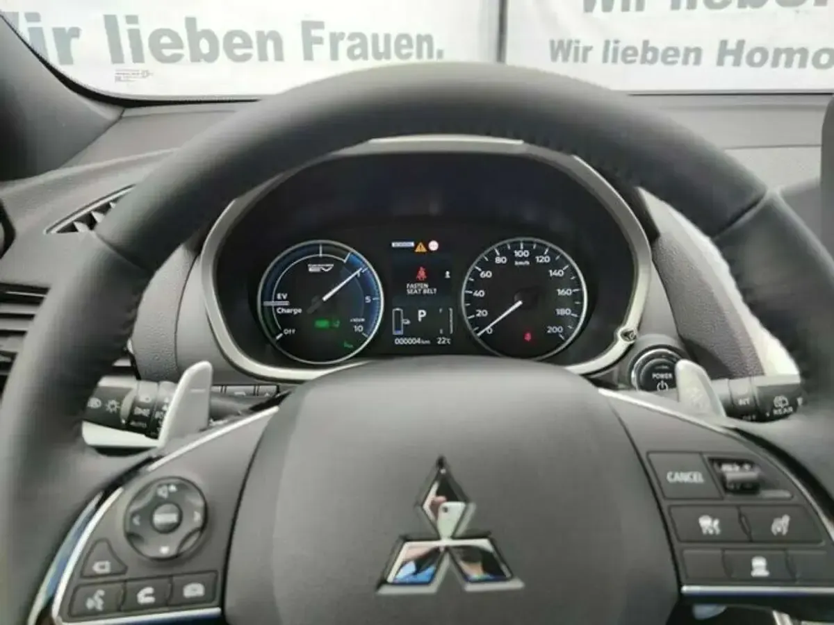 Gebraucht Mitsubishi Eclipse Cross Plus 188 PS (138 kW) 2025 Dynamik rot SUV