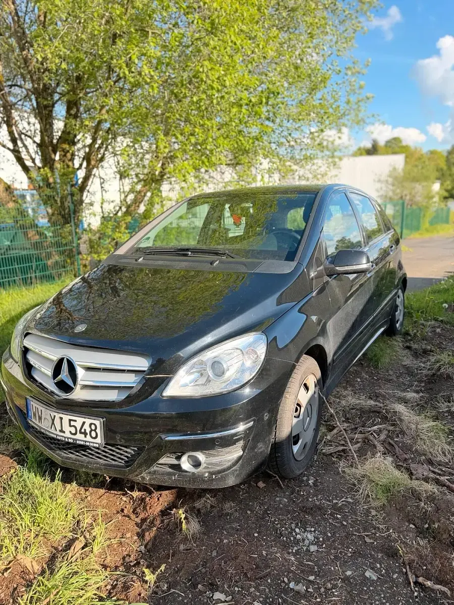 Gebraucht Mercedes B180 109 PS (80 kW) 2009 Schwarz Van / Kleinbus
