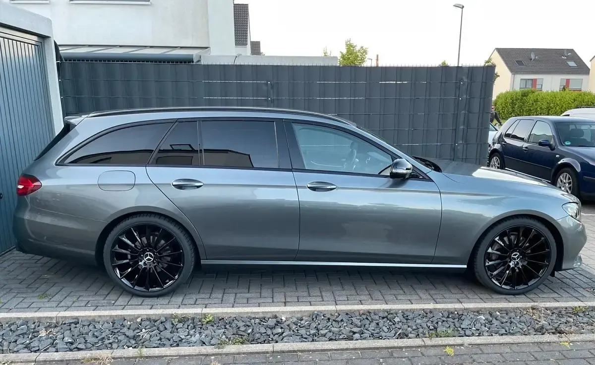 Gebraucht Mercedes E220 Avantgarde 194 PS (142 kW) 2018 Grau Kombi