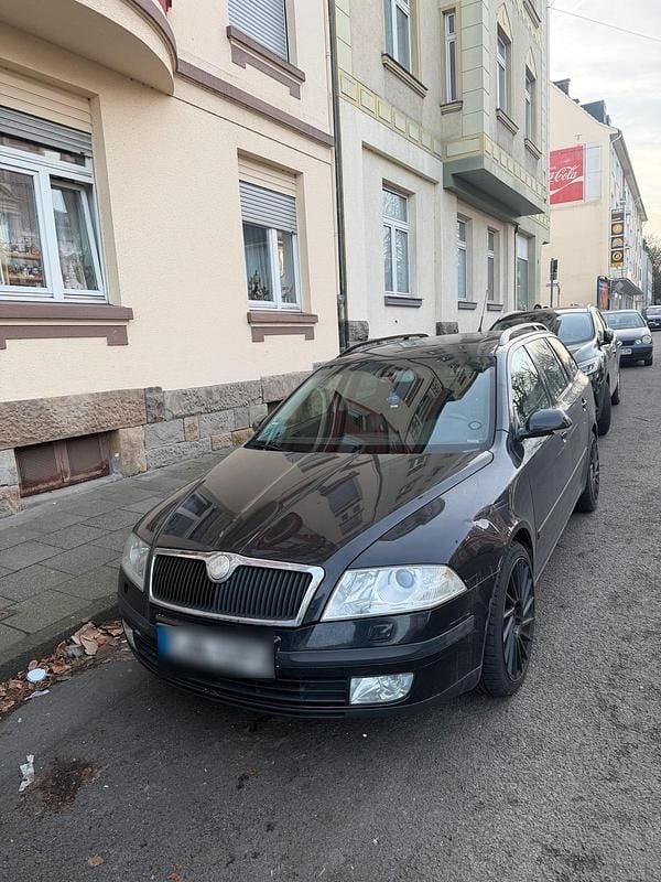 Schwarz Gebraucht 2006 Skoda Octavia Kombi | 2.000 € - Bild 1/4