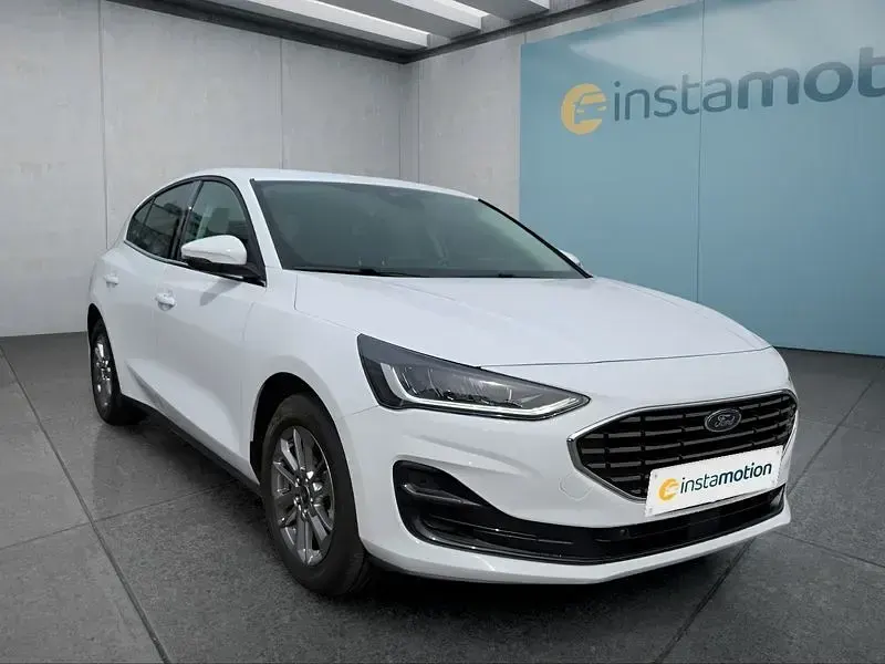 Gebraucht Ford Focus Titanium 125 PS (91 kW) 2023 Weiß Limousine