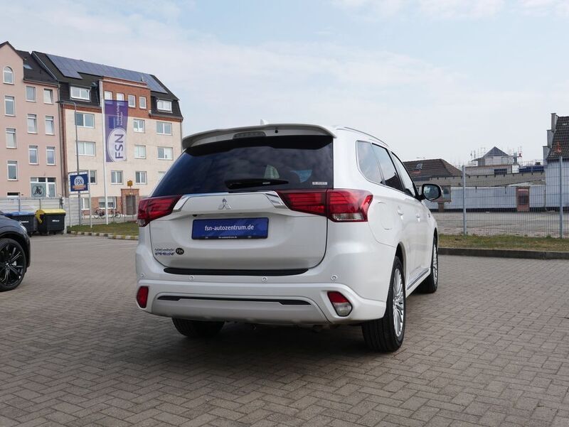 Gebraucht Mitsubishi Outlander P-HEV Top 135 PS (99 kW) 2020 Weiß SUV