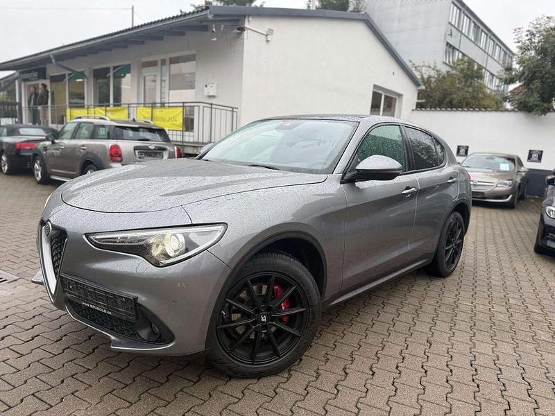 Grigio magnesio Gebraucht 2019 Alfa Romeo Stelvio Super SUV | 25.980 € (Fairer Preis) - Bild 1/4