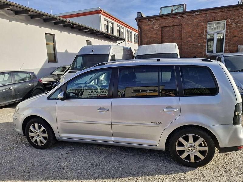 Gebraucht VW Touran Freestyle 140 PS (102 kW) 2010 Reflexsilber metallic Van / Kleinbus