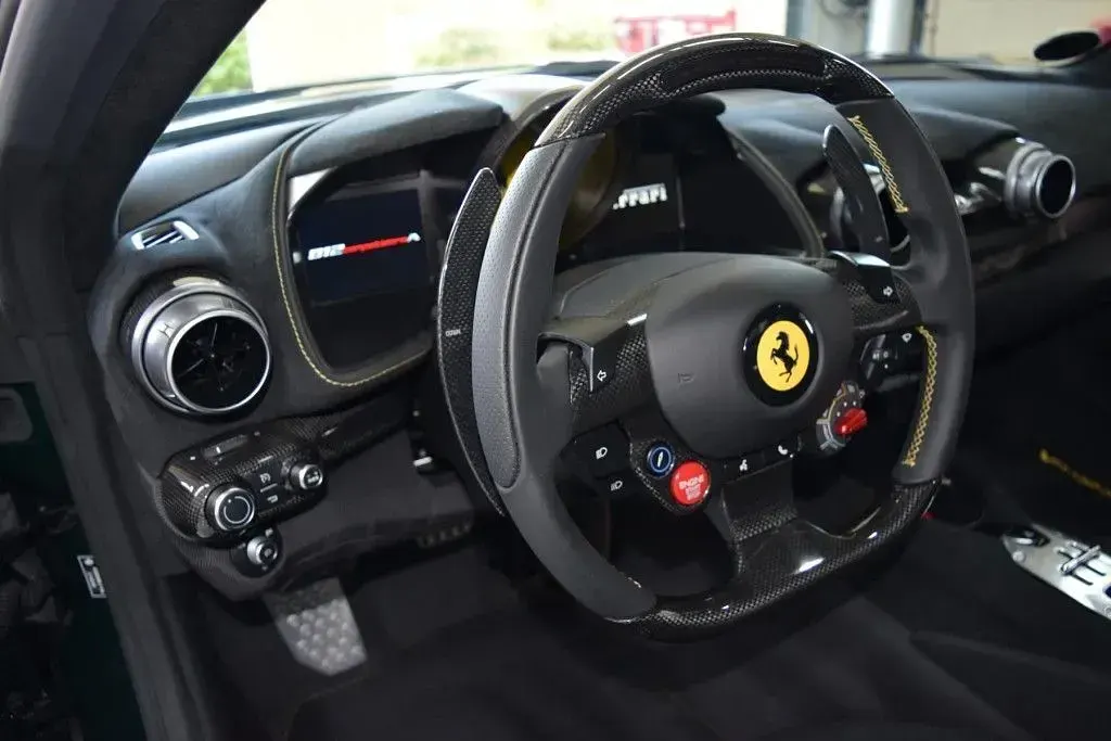 Gebraucht Ferrari 812 825 PS (606 kW) 2024 Verde british racing Cabrio