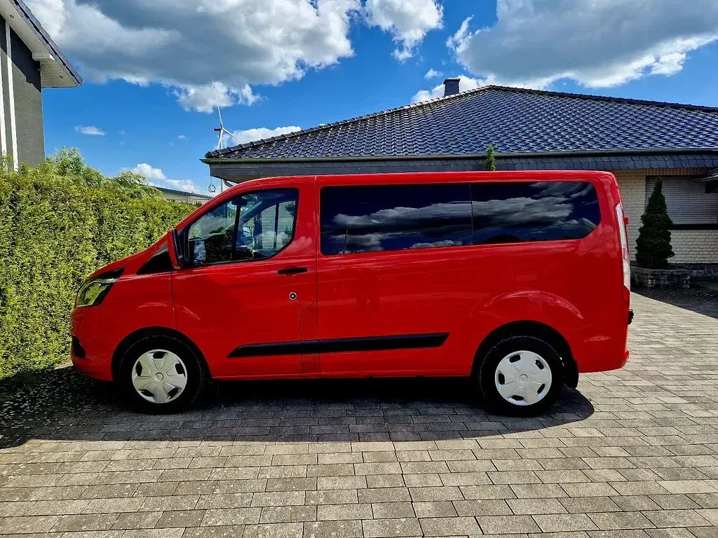 Używany Ford Transit Custom 105 KM (77 kW) 2021 Czerwony Kombi