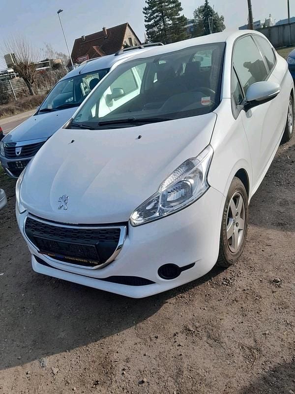 Gebraucht Peugeot 208 68 PS (50 kW) 2012 Weiß Kleinwagen