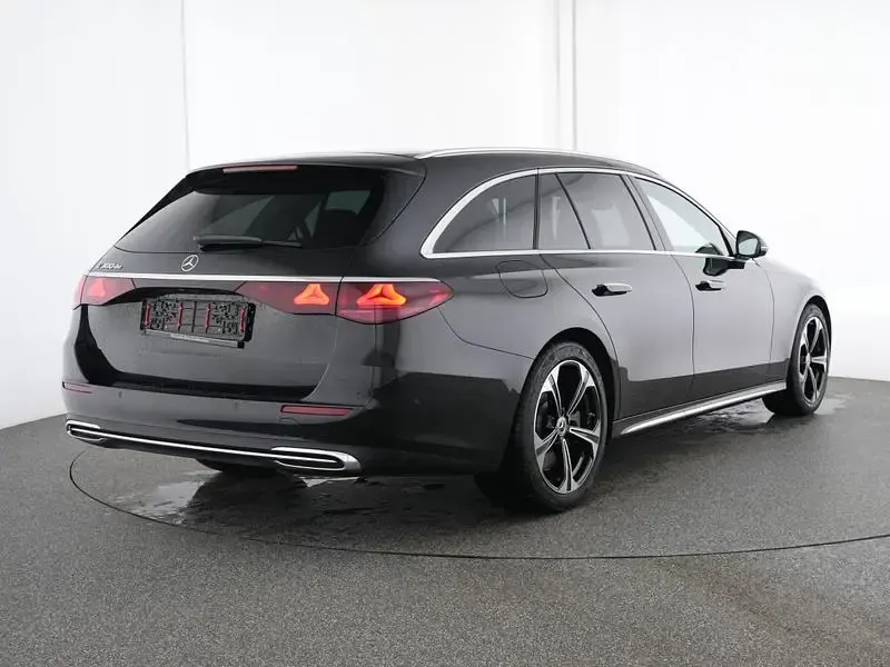 Gebraucht Mercedes E300 Exclusive 197 PS (144 kW) 2025 Schwarz Limousine