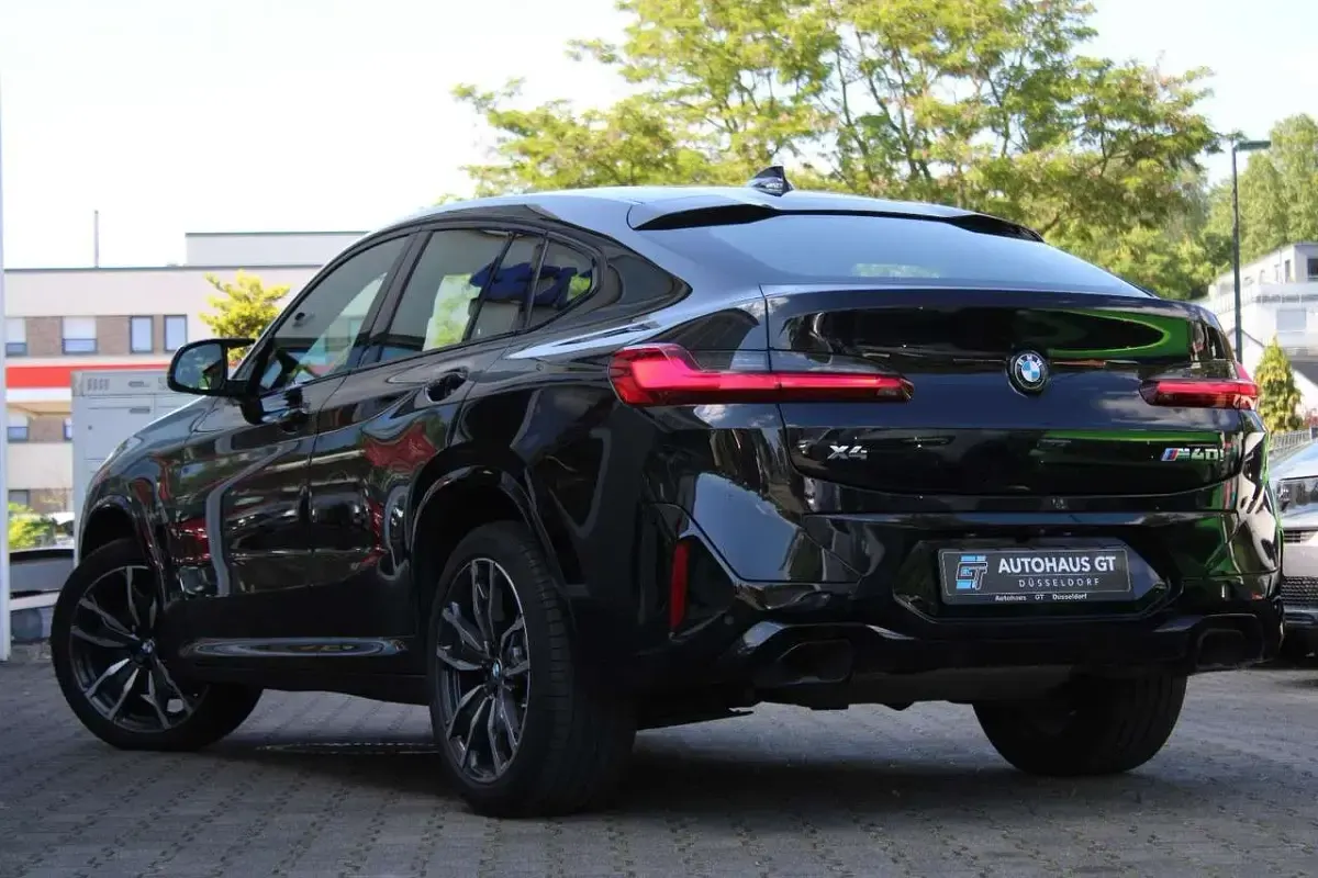 Gebraucht BMW X4 M 360 PS (264 kW) 2023 Black sapphire SUV