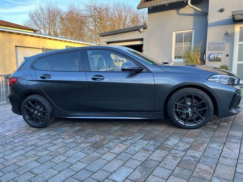 Gebraucht BMW 120 M Sport 190 PS (139 kW) 2020 Grau Kleinwagen