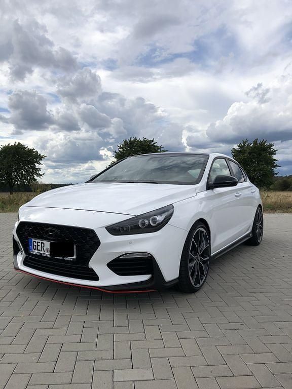 Weiß Gebraucht 2019 Hyundai i30 N Performance Limousine | 22.499 € (Fairer Preis) - Bild 1/4