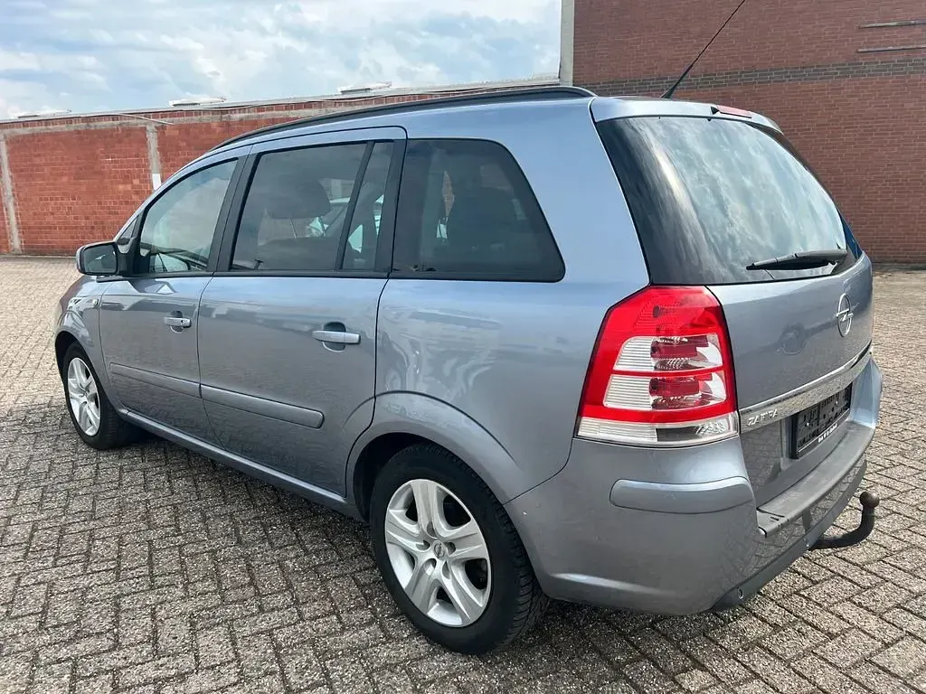 Gebraucht Opel Zafira Cosmo 116 PS (85 kW) 2009 Grau Van / Kleinbus
