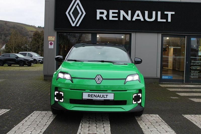 Neu Renault 5 E-Tech Komfort 77 kW (106 PS) 2026 Grün Limousine