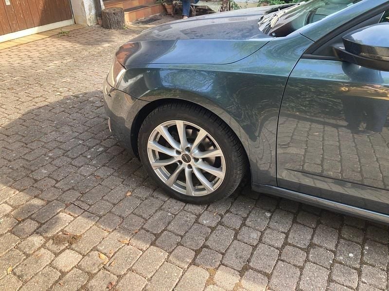 Gebraucht Skoda Octavia Ambition 150 PS (110 kW) 2016 Grau Kombi