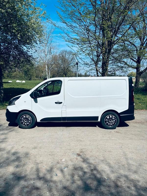 Gebraucht Renault Trafic 90 PS (66 kW) 2015 Weiß Van / Kleinbus