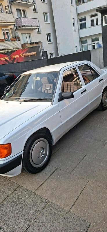 Gebraucht Mercedes 190 105 PS (77 kW) 1990 Weiß Limousine