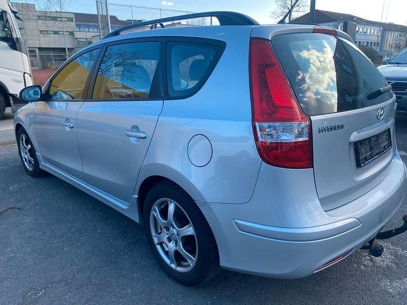 Gebraucht Hyundai i30 128 PS (94 kW) 2012 Silber Kombi