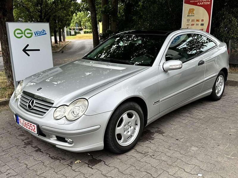 Silber Gebraucht 2003 Mercedes C200 Coupé | 2.299 € (Fairer Preis) - Bild 1/4