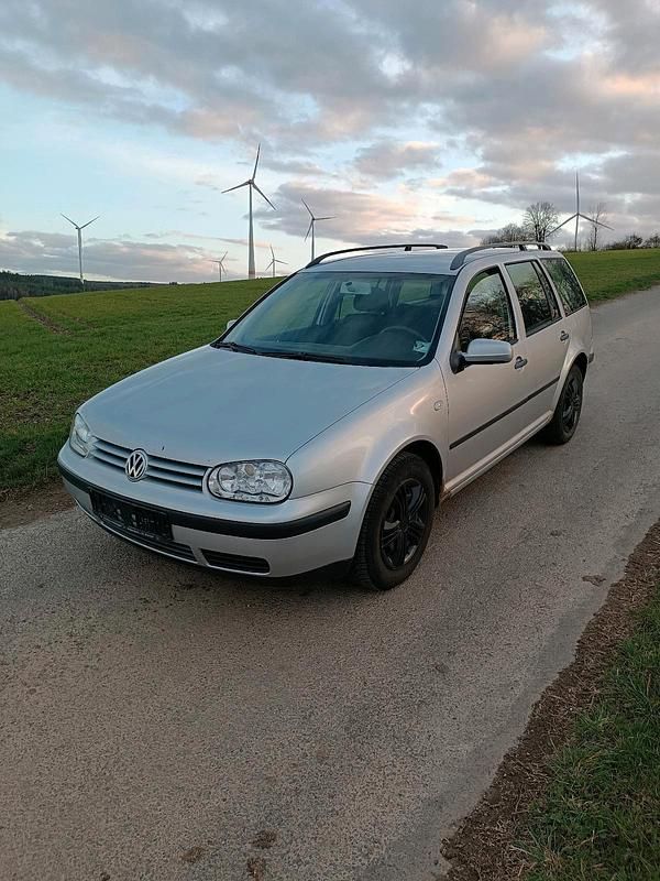 Second-hand VW Golf IV 105 CP (77 kW) 2005 Argintiu Break