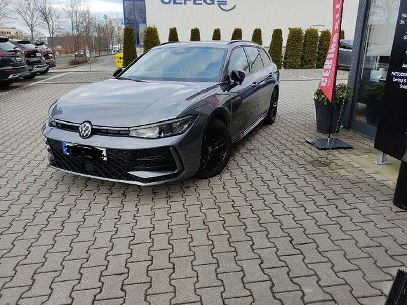 Gebraucht VW Passat R-line 150 PS (110 kW) 2024 Grau Kombi