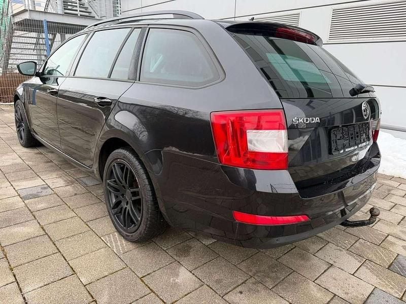 Gebraucht Skoda Octavia Ambition 150 PS (110 kW) 2016 Schwarz Kleinwagen