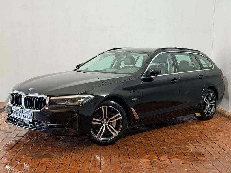 Gebraucht BMW 530e Sport Line 292 PS (214 kW) 2022 Schwarz Limousine