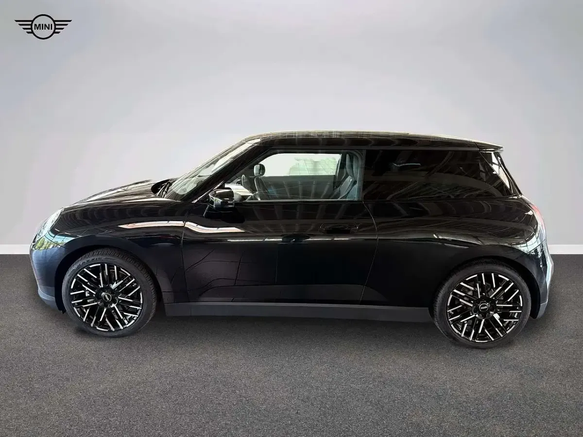 Gebraucht Mini Cooper Favoured 135 kW (184 PS) 2025 Schwarz Kleinwagen