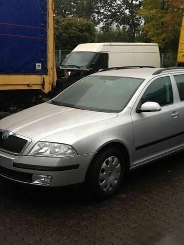 Schwarz Gebraucht 2006 Skoda 105 Limousine | 4.000 € - Bild 1/4