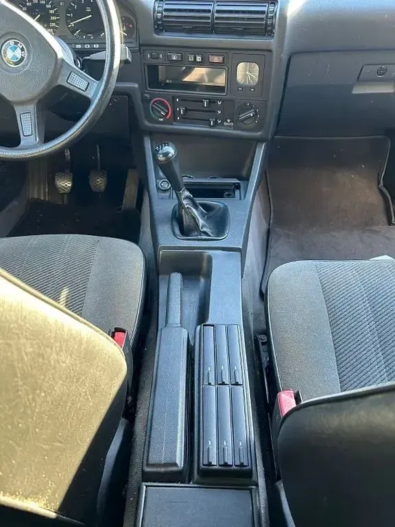 Gebraucht BMW 325 170 PS (125 kW) 1988 Silber Limousine