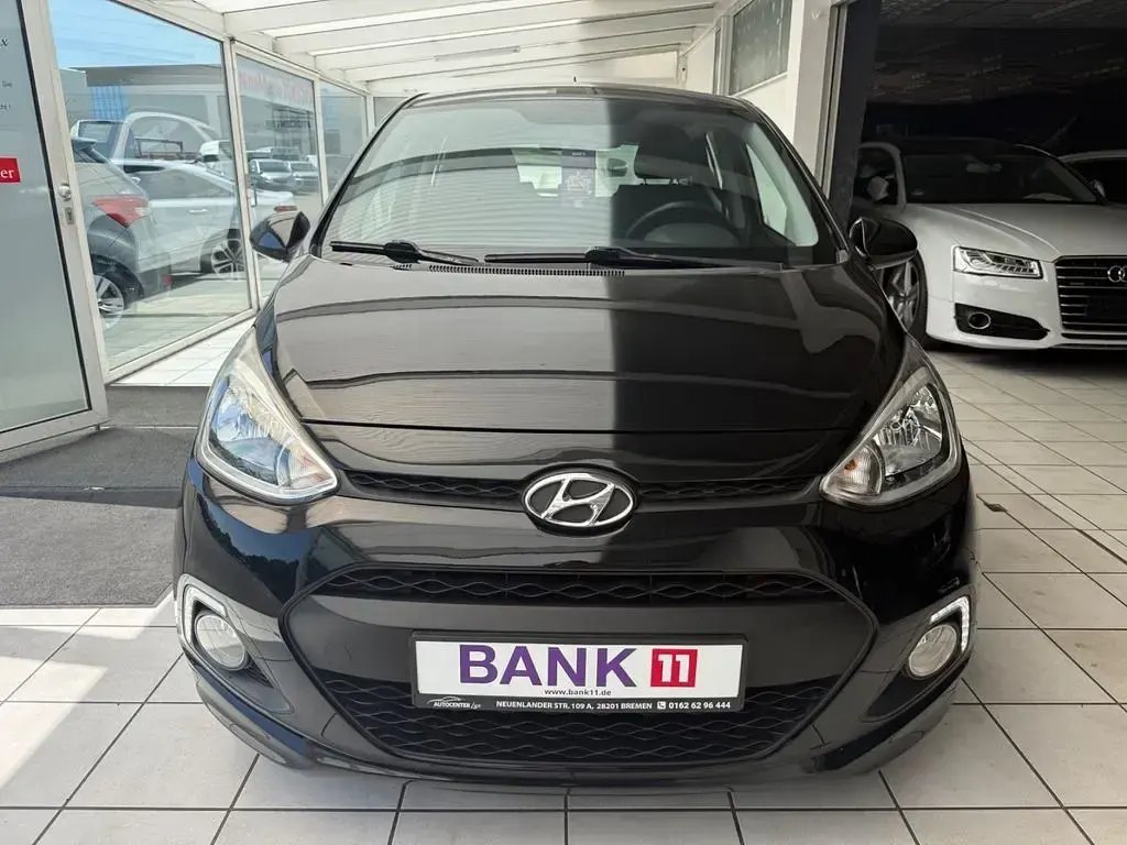 Gebraucht Hyundai i10 Edition 87 PS (63 kW) 2015 Phantom black Kleinwagen