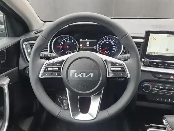 Neu Kia Ceed 150 PS (110 kW) 2026 Pentametal met. Kleinwagen