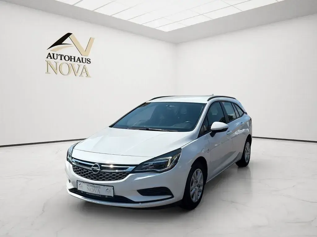 Gebraucht Opel Astra Edition 125 PS (91 kW) 2018 Weiß Kombi
