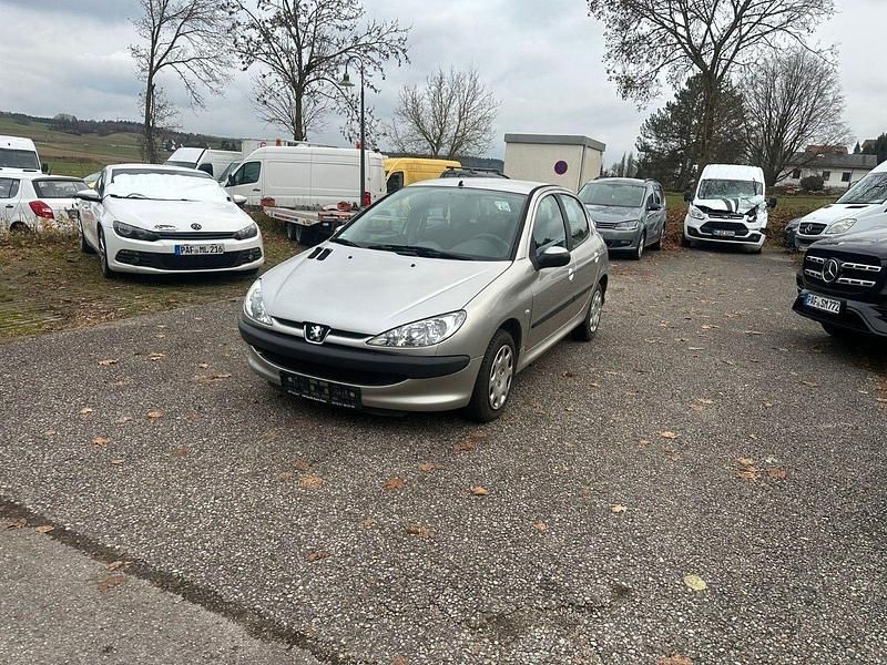 Grau Gebraucht 2005 Peugeot 206 Filou Kleinwagen | 1.490 € (Fairer Preis) - Bild 1/4