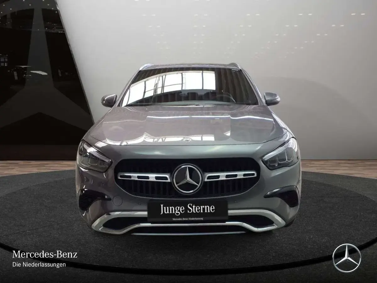 Gebraucht Mercedes GLA180 Progressive 136 PS (100 kW) 2025 Grau SUV