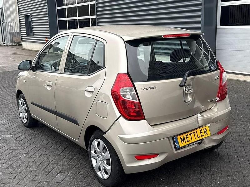 Gebraucht Hyundai i10 86 PS (63 kW) 2011 Beige Kleinwagen