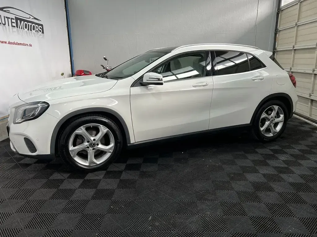Gebraucht Mercedes GLA180 Urban 122 PS (89 kW) 2019 Weiß SUV