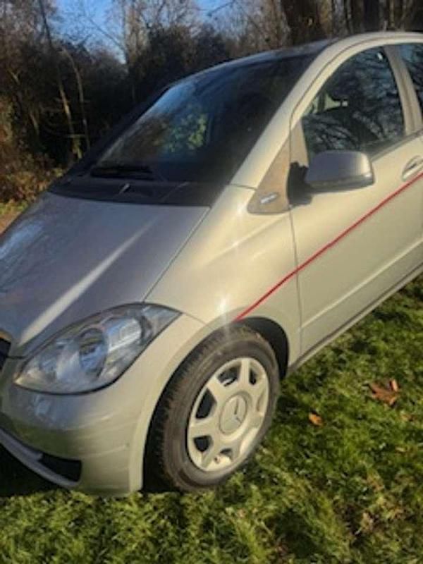 Gebraucht Mercedes A160 Elegance 95 PS (69 kW) 2010 Silber Limousine